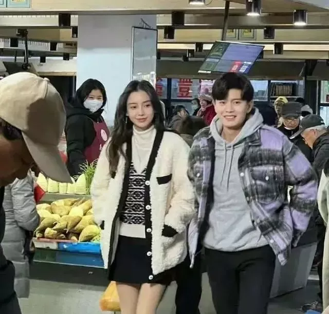 杨颖官宣离婚前还在秀恩爱,疑为新剧加热度,任嘉伦被利用了吗