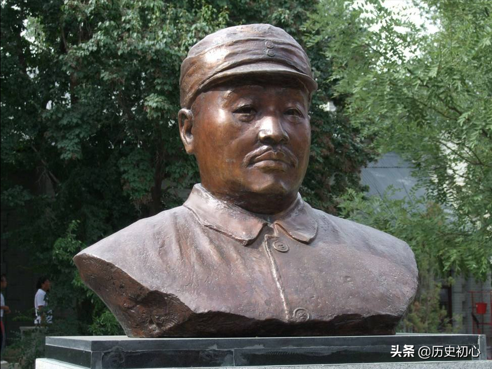 朱老总位列十大元帅之首，授衔编号却是004那么001号给了谁？