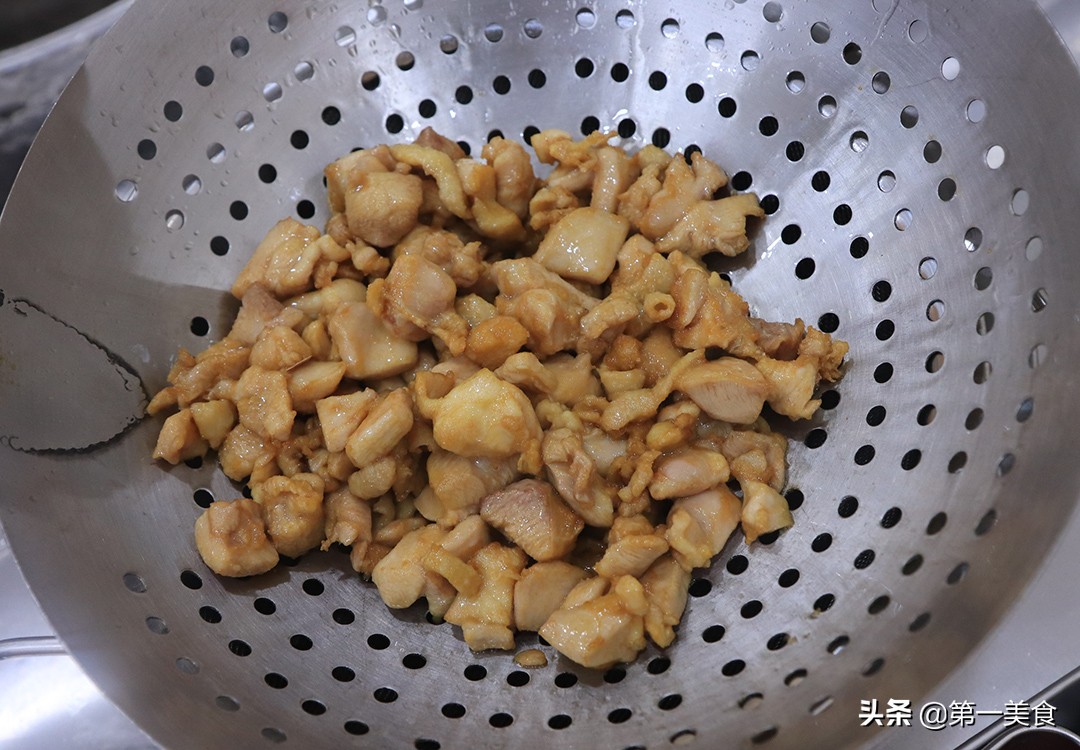 鸡胸肉别再水煮了，试试这5种做法，饱腹低脂，三月吃正适合