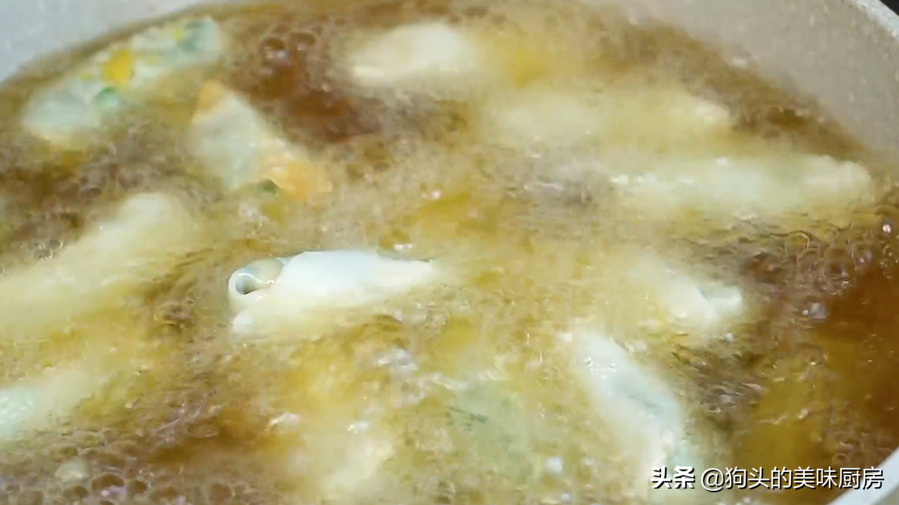 懒人早餐我就服这个做法，不揉不擀面，几分钟做一锅，酥脆鲜香