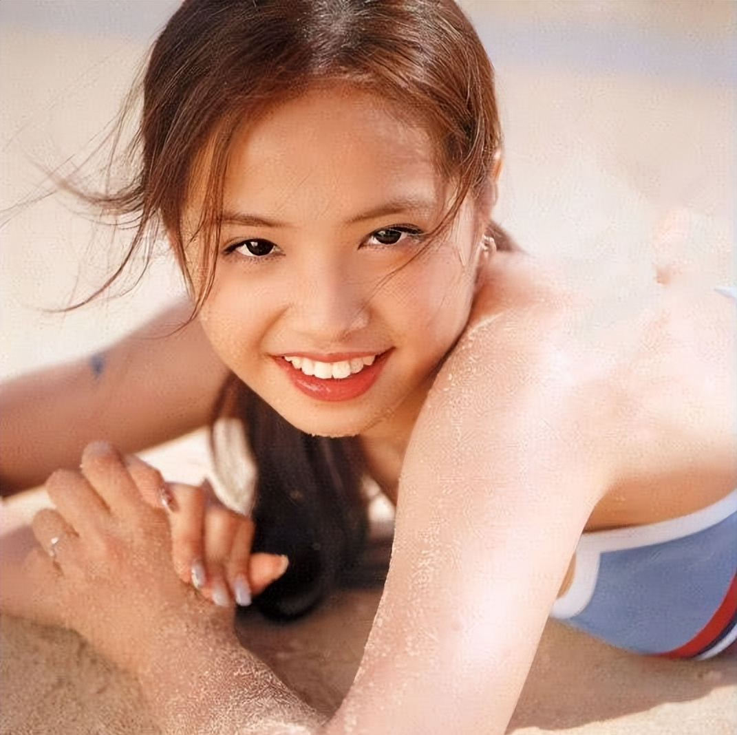 “考古”女星罕见18岁青涩照，刘亦菲太甜了，宁静好野