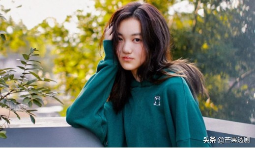 李嫣16岁成人礼画面曝光，真是女大十八变，越来越好看了