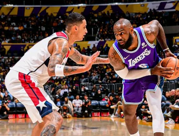 差距太大 詹姆斯爆砍50分享受稱贊 維斯布魯克做冷闆凳被棄用 天天看點