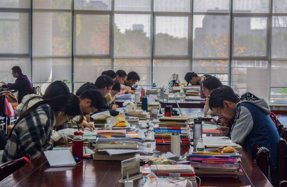 考研4大“卷王”专业，400分大神扎堆站，高分调剂也很难有机会