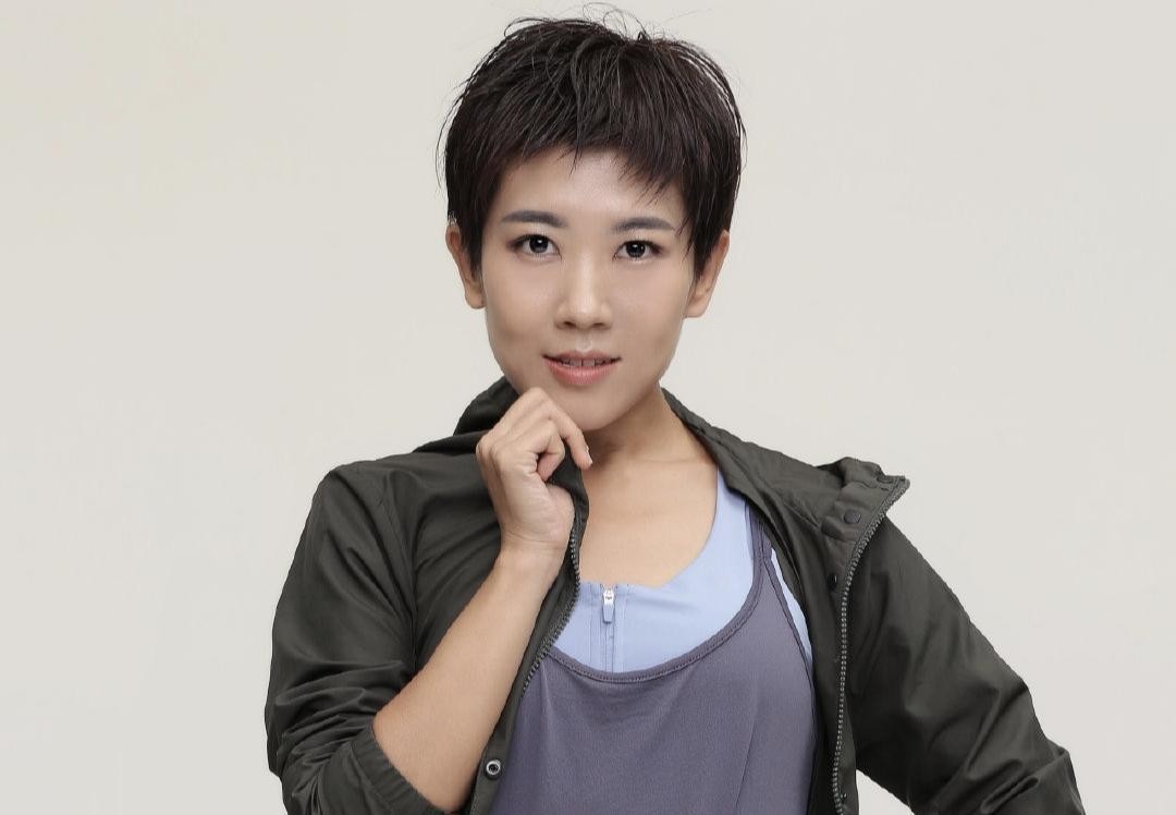 父亲是歪瓜裂枣，女儿却貌美如花？这10位星二代的长相好奇妙