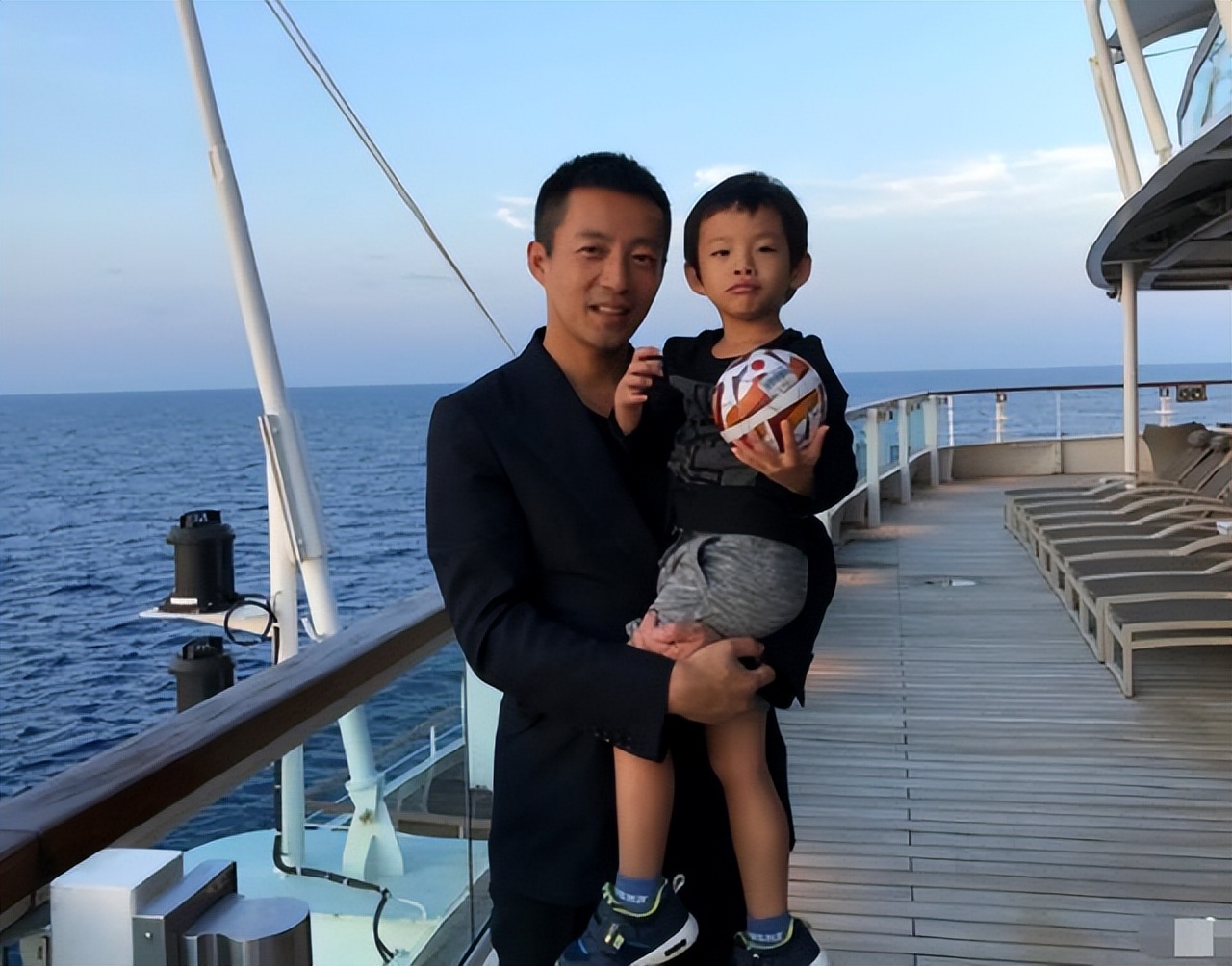 汪小菲隔空喊话大S，不允许儿女叫具俊晔爸爸，公开表态想要孩子