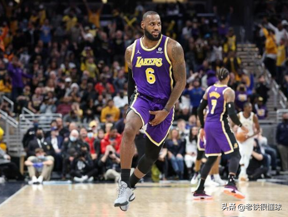 nba为什么被拍的人要跳舞(詹姆斯不雅舞蹈被罚款1.5万！当年科比也跳过，联盟为何没罚款？)