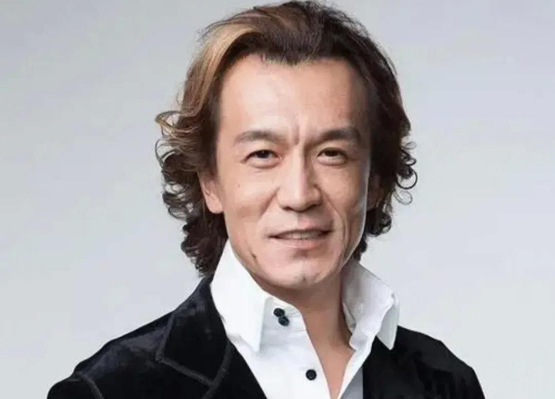 父亲是歪瓜裂枣，女儿却貌美如花？这10位星二代的长相好奇妙