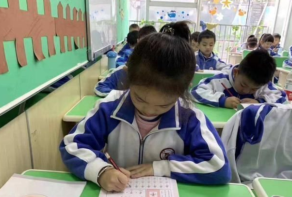 关于初中生写字好看的说说(初中生怎么写字才好看) _晶羽文学网