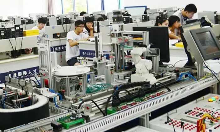 工资最高的3类大学专业，平均薪资在6000以上，是普通孩子的首选