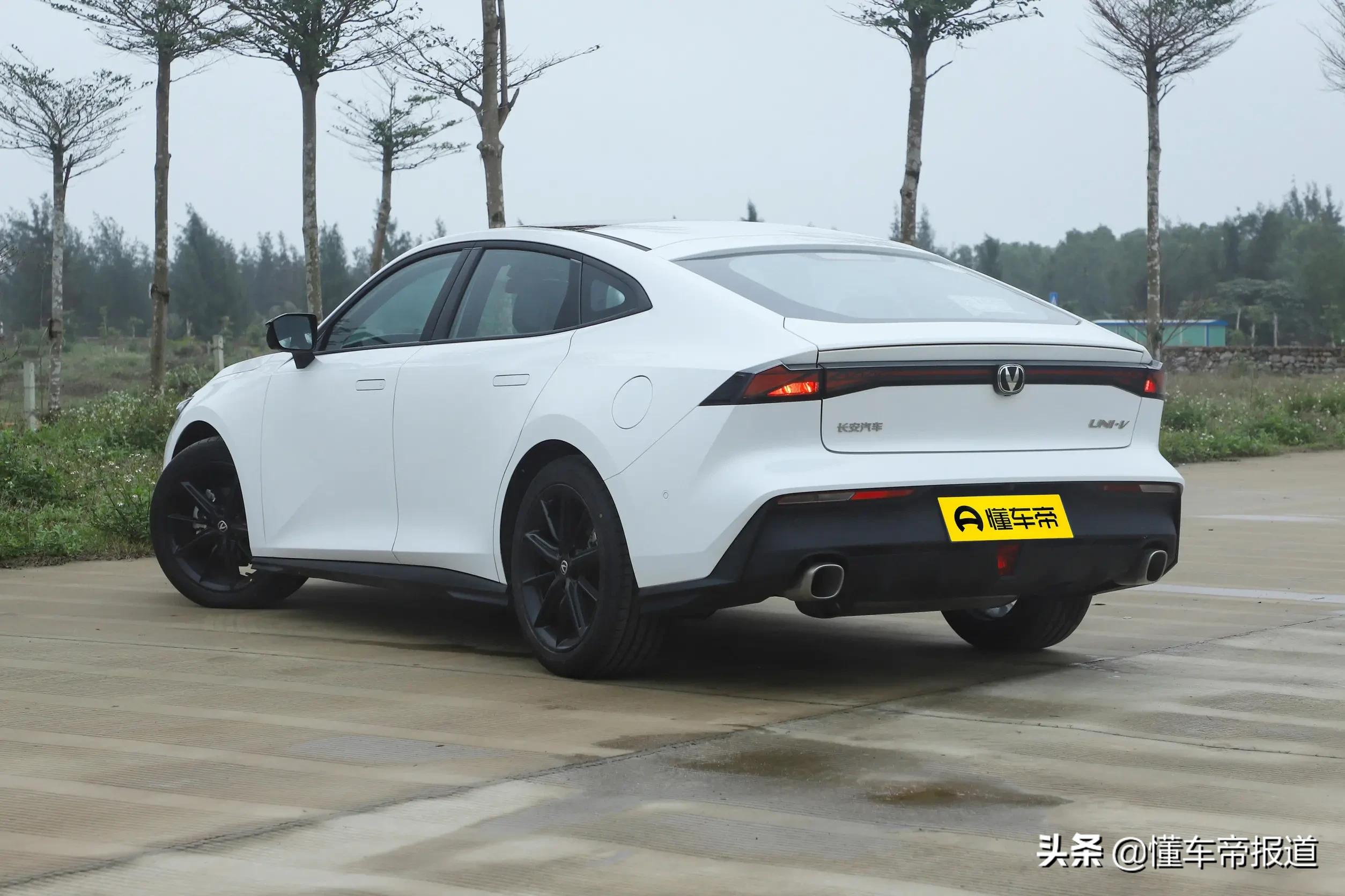 新车 | 电动尾翼加持!长安UNI-V正式上市,售10.89万元起