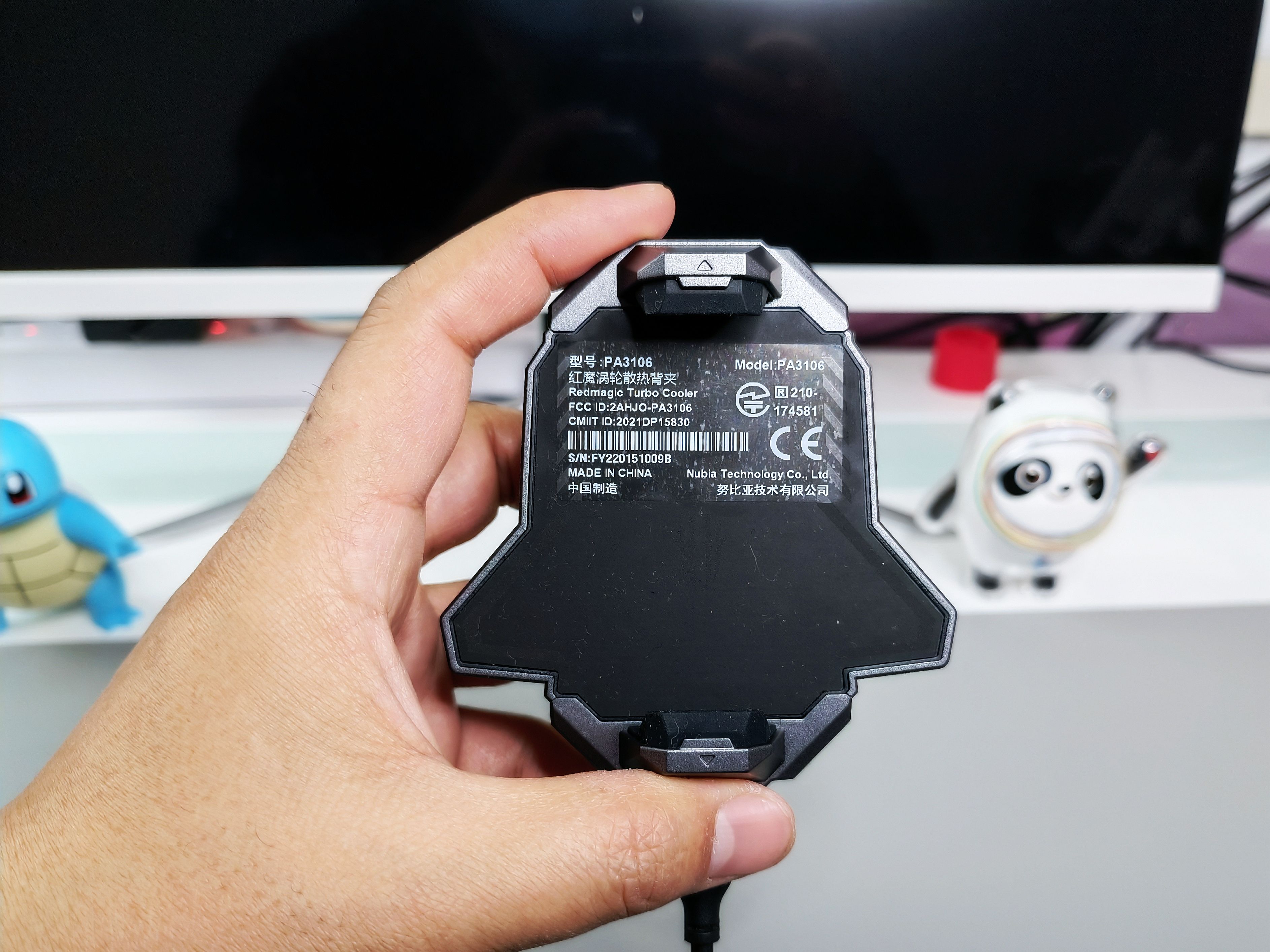 玩手游怕发热，红魔涡轮散热背夹带你飞起