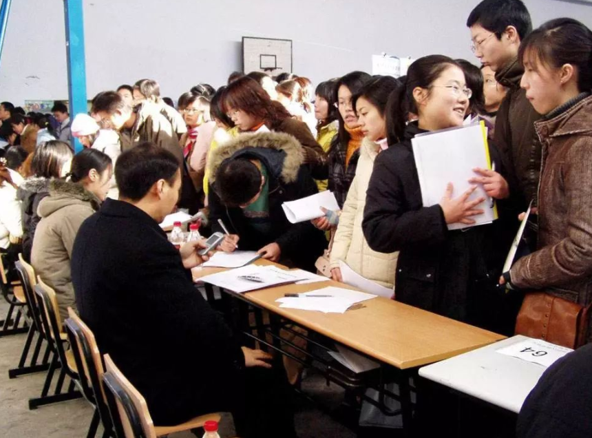 “三方协议”别乱签，小心影响未来考公考编，应届生可别当傻白甜