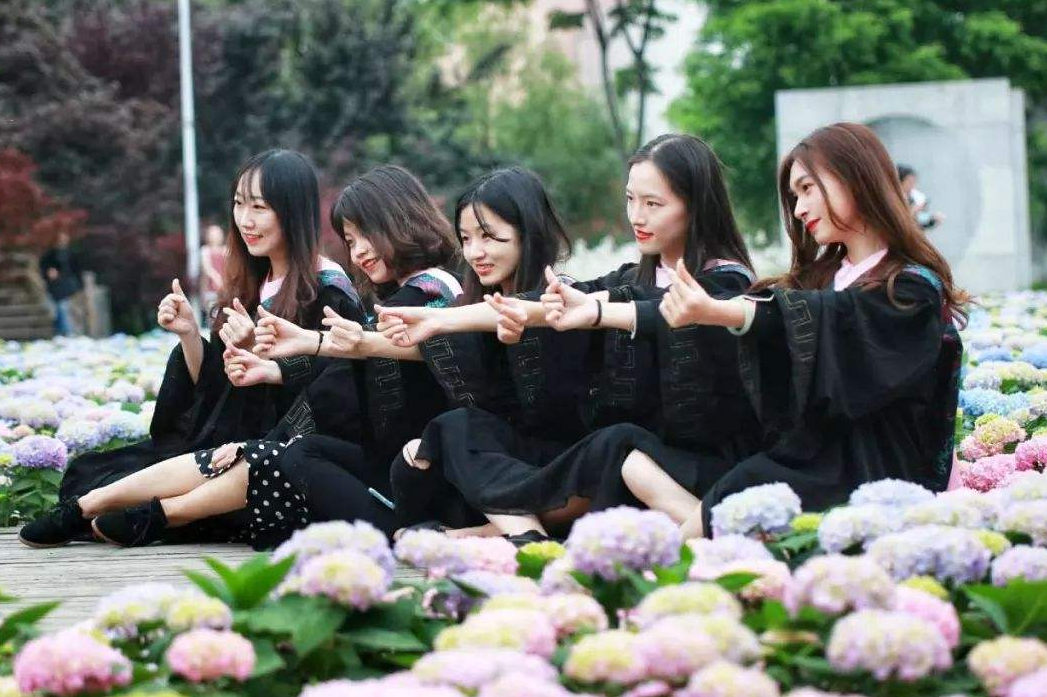 每座校园都有自己的代表植物，你就读的校园哪一种植物最出名？