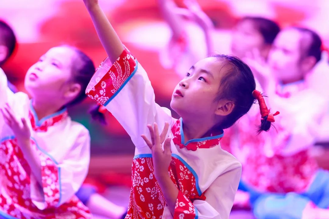 华阳实验小学举行“童星耀五月·艺术绽花开”群舞比赛（续）