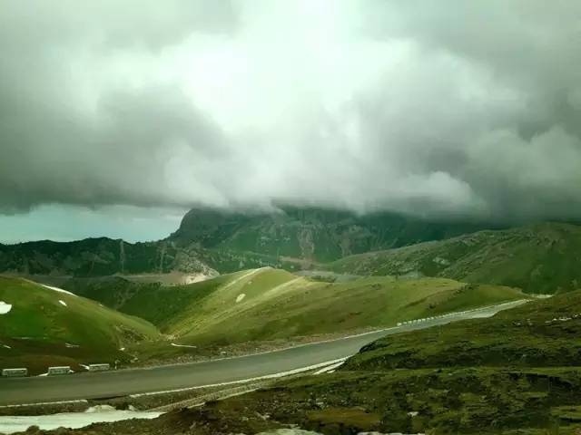 这条新疆绝美景观大道，沿途都是旖旎风光，美到令人惊叹
