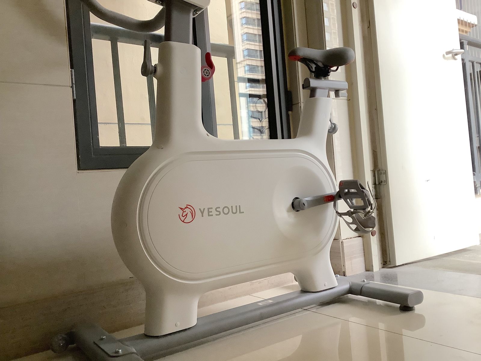 锻炼新装备，入手野小兽小白驹动感单车，健身快乐两不误