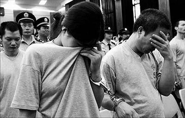 05年审判陈毅锋时欲抹黑执法部门，声称遭受私刑：被吊了15个小时