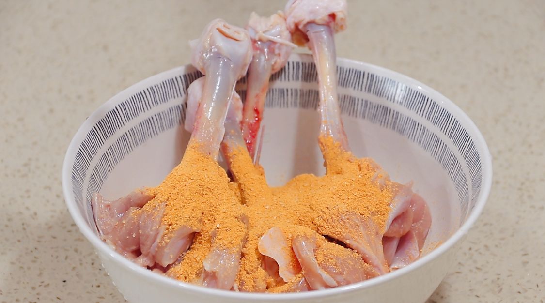 天气寒冷，碰到这面包，我绝不手软，包上大鸡腿，吃着真过瘾