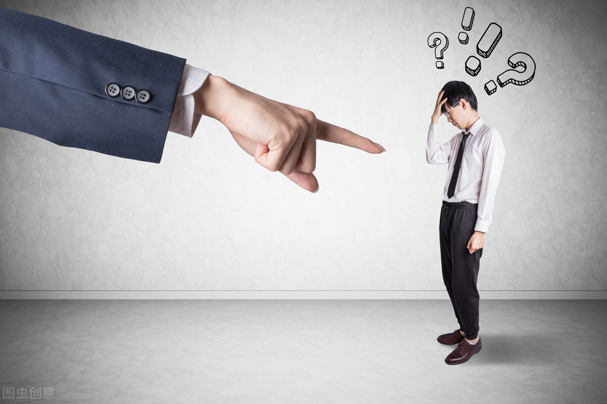 男子乘高铁吃泡面，遭女子辱骂：你这种败类就不该坐高铁