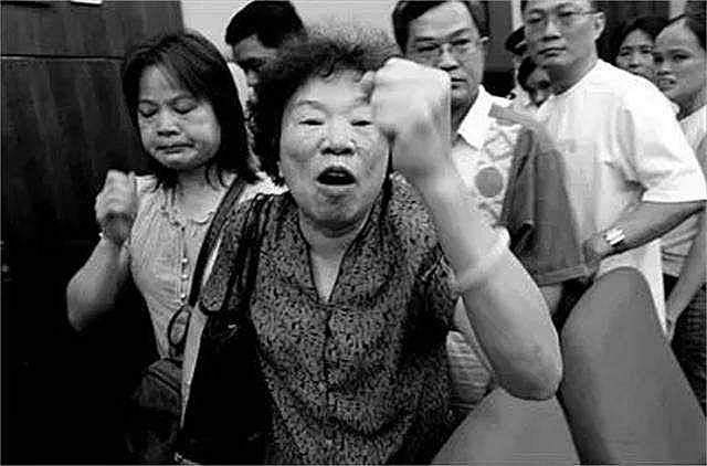 05年审判陈毅锋时欲抹黑执法部门，声称遭受私刑：被吊了15个小时