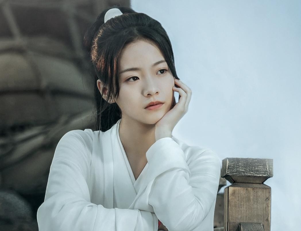 一人拖垮全剧，这8位颜值演技都没有的女星，“关系户”写在脸上