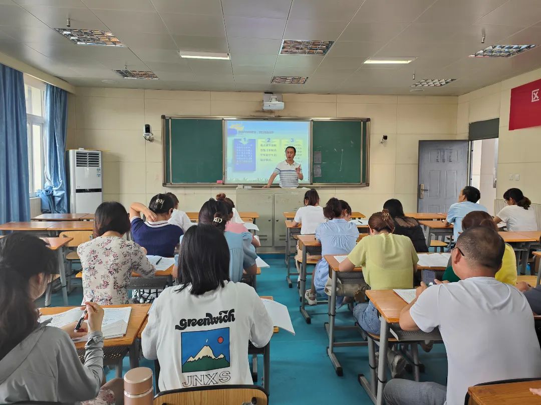 树立大语文教育观 提升学生语文素养｜记黄龙溪学校语文教研活动