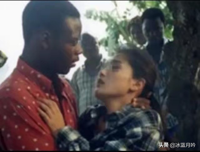 初入大学校园的女生，经不住黑人的软磨硬泡，结局令人不忍直视？