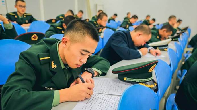 录取分不高的4所军校，考上后包分配工作，高三党可以选择