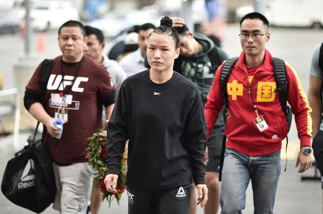 梦见包饺子张伟丽失去金腰带之后