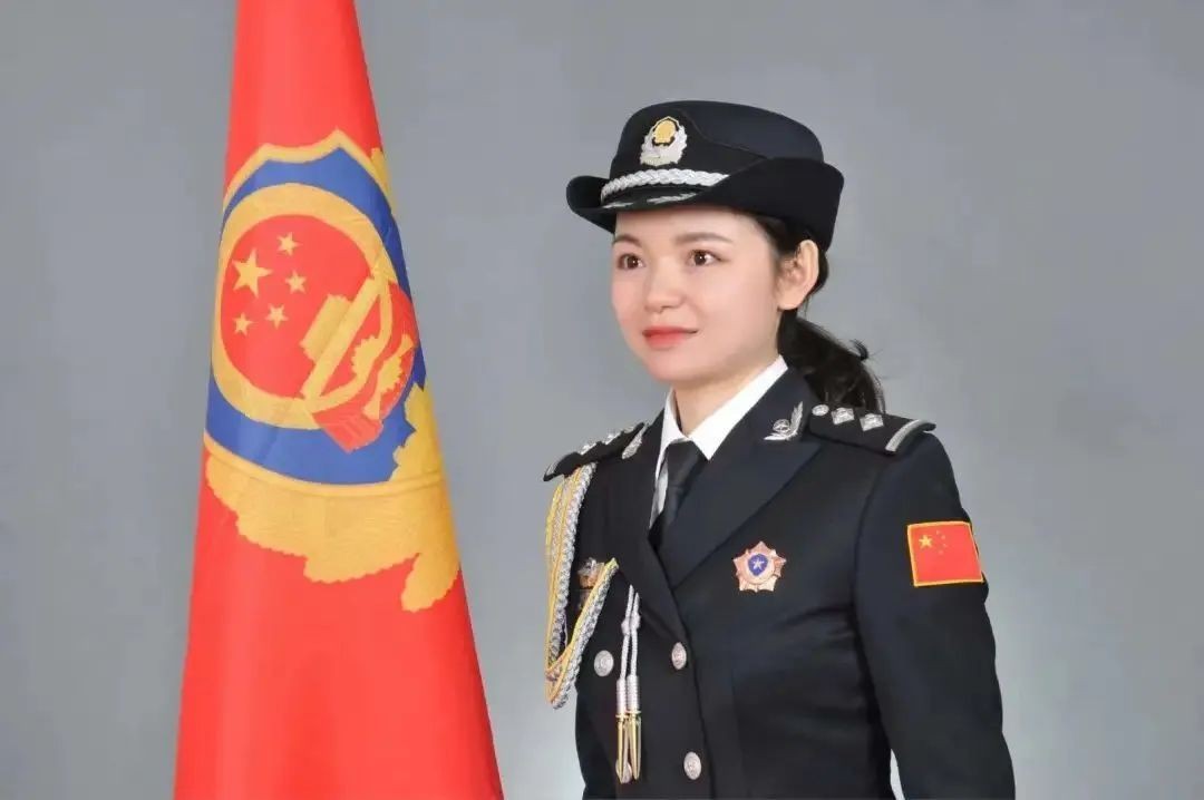 女警、女法官、女庭长、女检察官…这8位“铿锵玫瑰”，全来自这所大学！