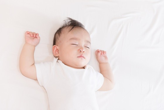 宝宝频繁夜醒怎么办？父母们要重视！记住这些方法