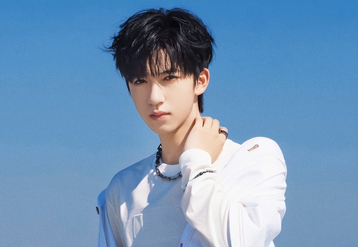 中传艺考成绩流出，时代少年团贺峻霖成绩不俗，不愧是学生的榜样