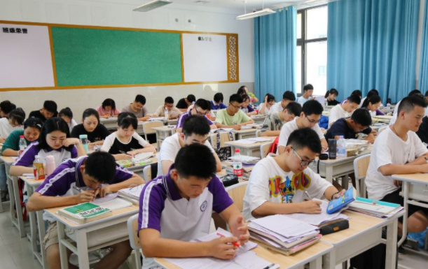 高中班主任直言：从教30余年发现，有后劲的学生往往是这3类