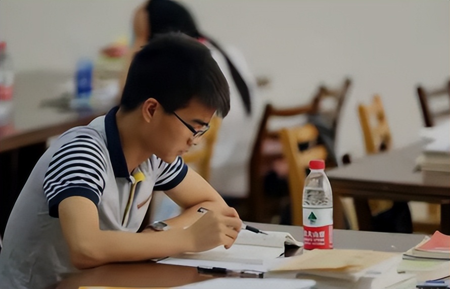 普通人家的孩子，大学最好报什么专业呢？人大教授给出中肯建议