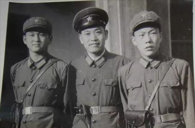 1970年，一開國中將遇刺身亡，周總理下令嚴查，13歲小孩指出真凶