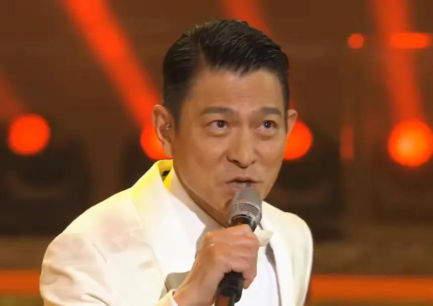 香港回归25周年众星齐聚！成龙好老刘德华气场强，霆锋伟霆似同龄