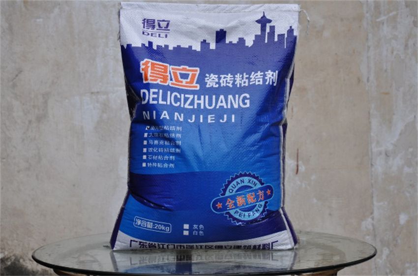 铺瓷砖时，工人说用瓷砖胶比水泥砂浆好？别轻信，八成想坑你