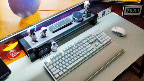 桌面改造 2.0，兼顾生产力与娱乐性的一体化空间