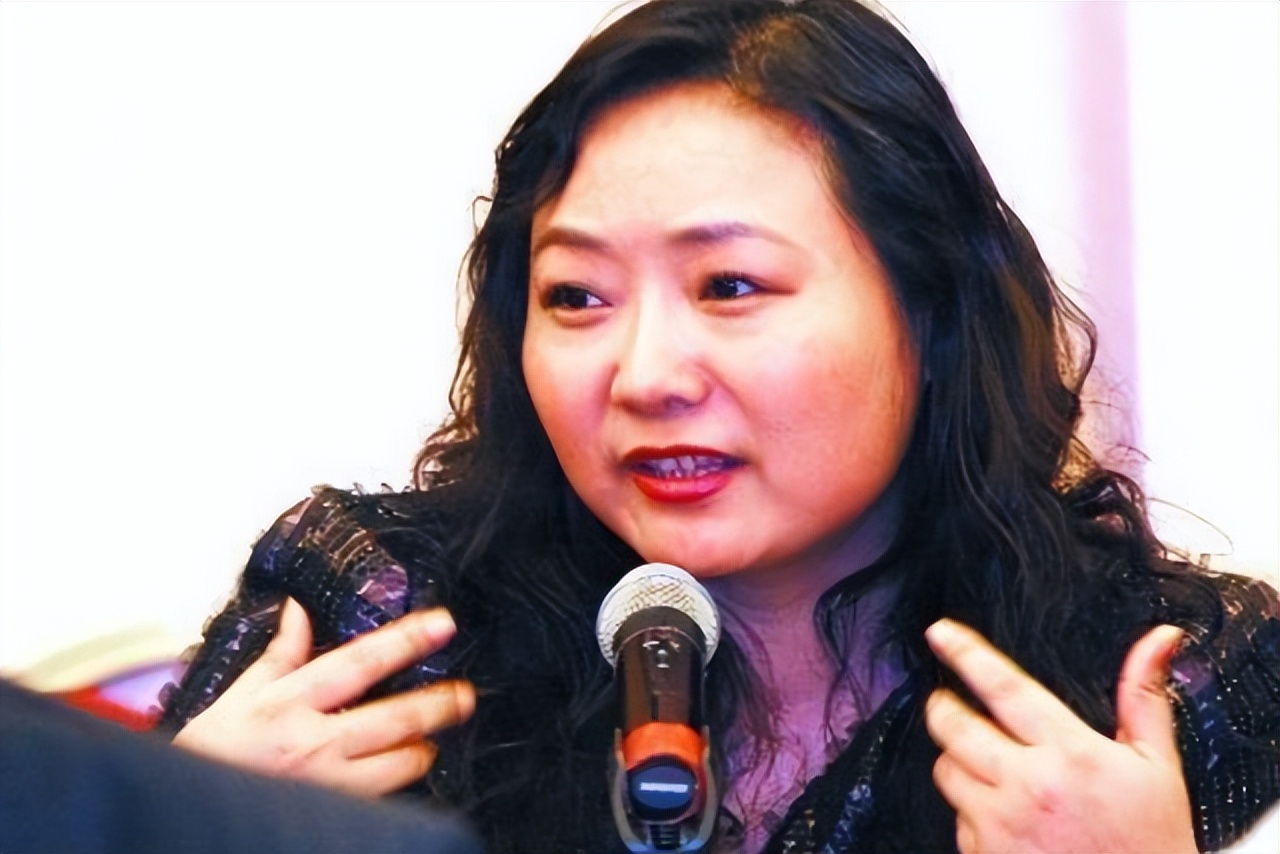 中国最有钱的女房东，一月收租2个亿，分前夫200亿，给女儿500亿
