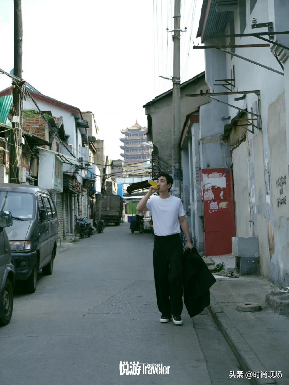 朱一龙盛夏清爽大片曝光，气质干净少年感十足