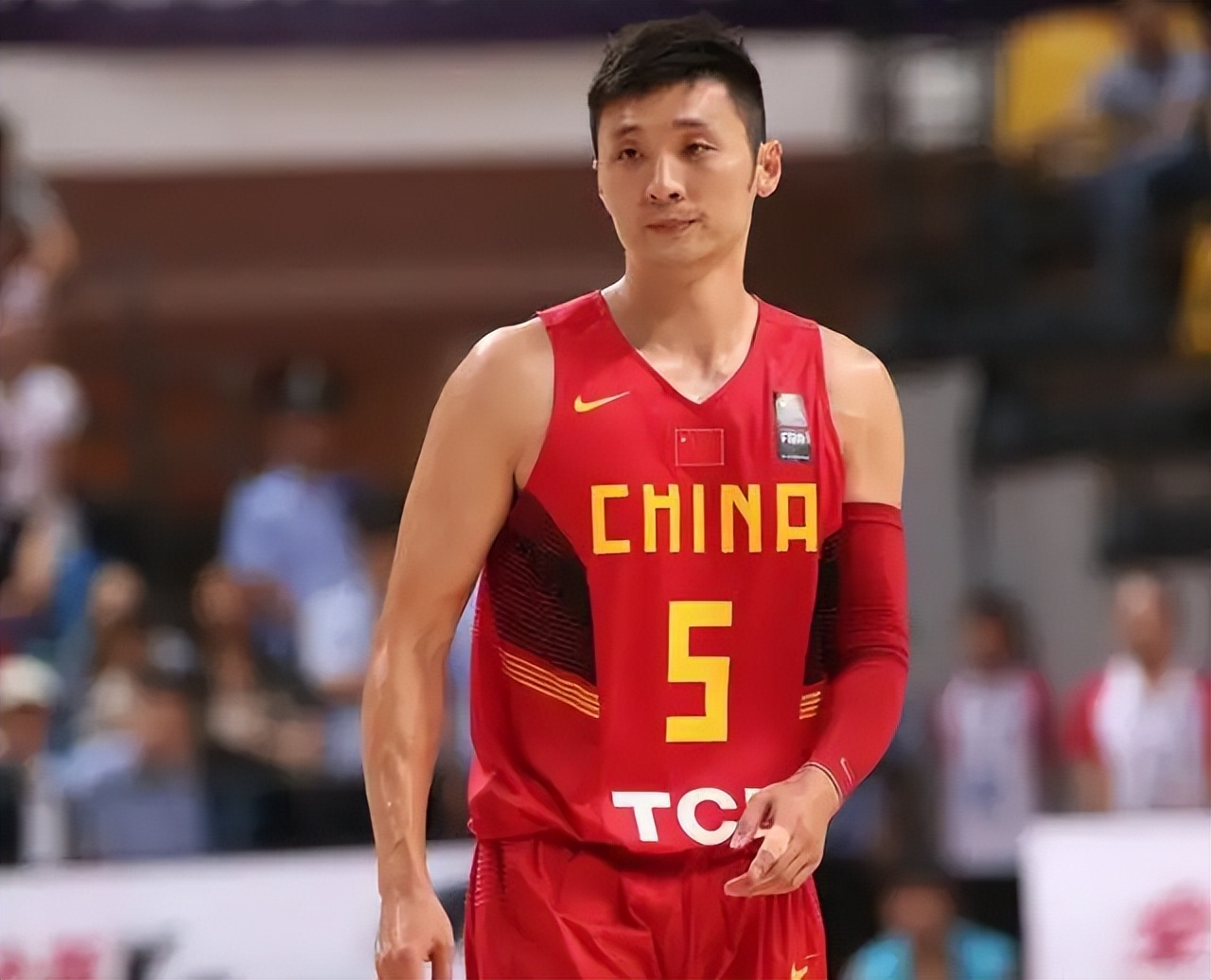 国际篮球比赛人员是多少(男篮历史最强12人组队，能否与NBA球队一战？)