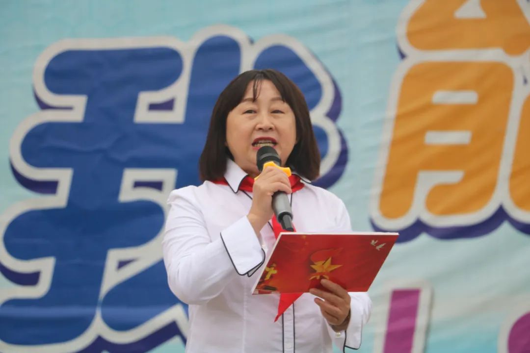 成都市双流区实验小学外国语学校有序推进新队员入队仪式课程