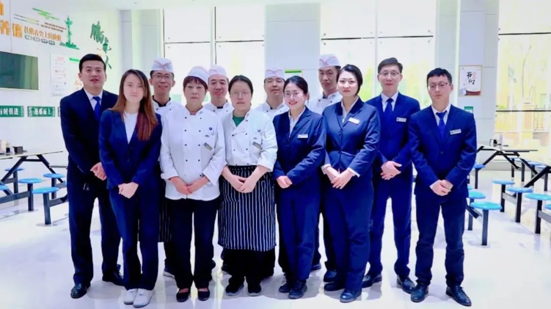 鹏飞职工食堂推出“三元五元”自助餐