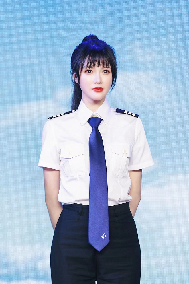 《你好，机长先生》开机发布会 温果希化身帅气女机长