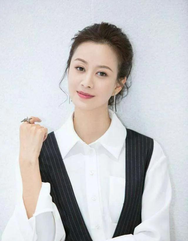 倪虹洁，15张精美的照片