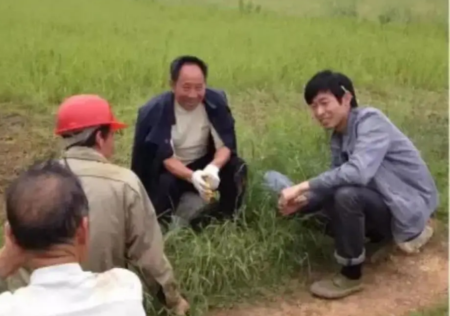 拒绝国外百万年薪，回国当村官月薪1450元，“耶鲁哥”现状如何？