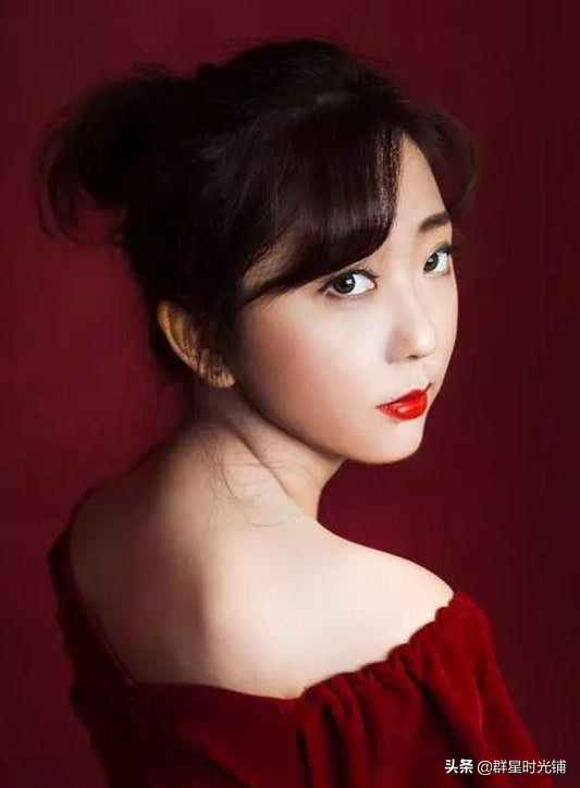 吴京戏里的第一个“龙小云”，回头看看，才明白她的选择有多聪明