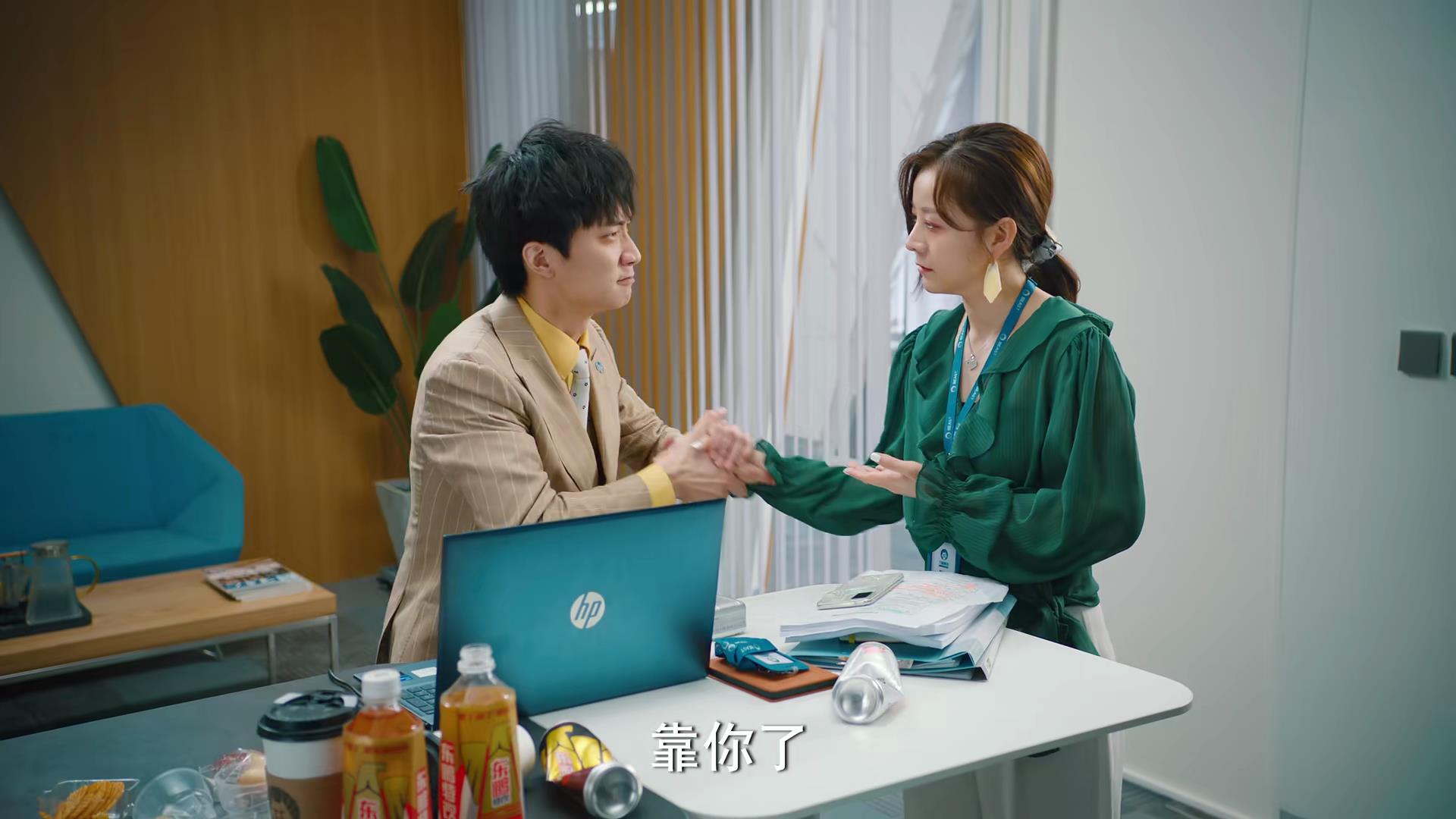 《破事精英》首播质量高，4位配角过分优秀，李佳航也被抢了风头