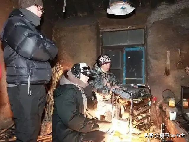 白敬亭置顶8年的微博里，藏着她的秘密